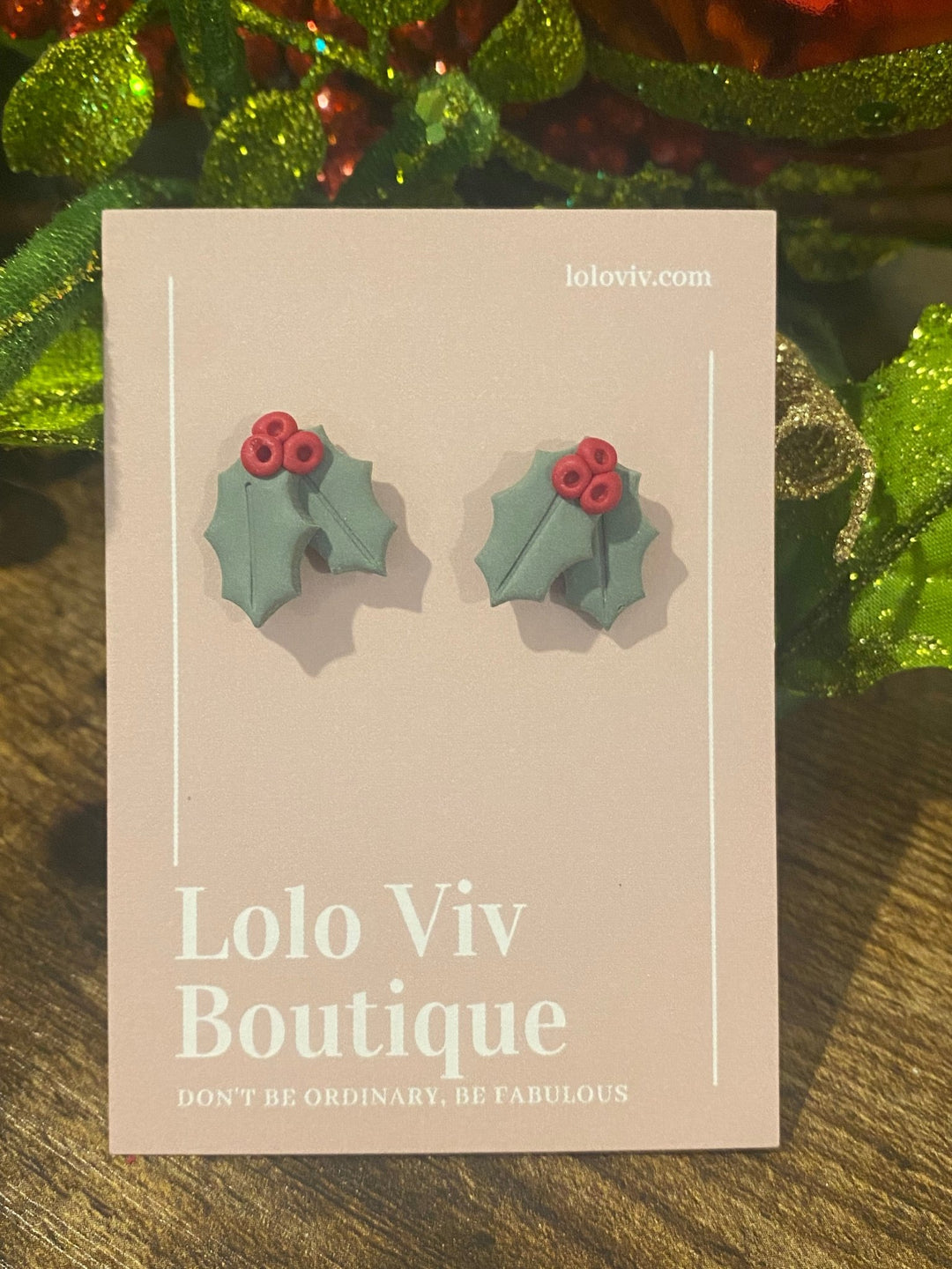 Mistletoe Holiday Earrings - Lolo Viv Boutique