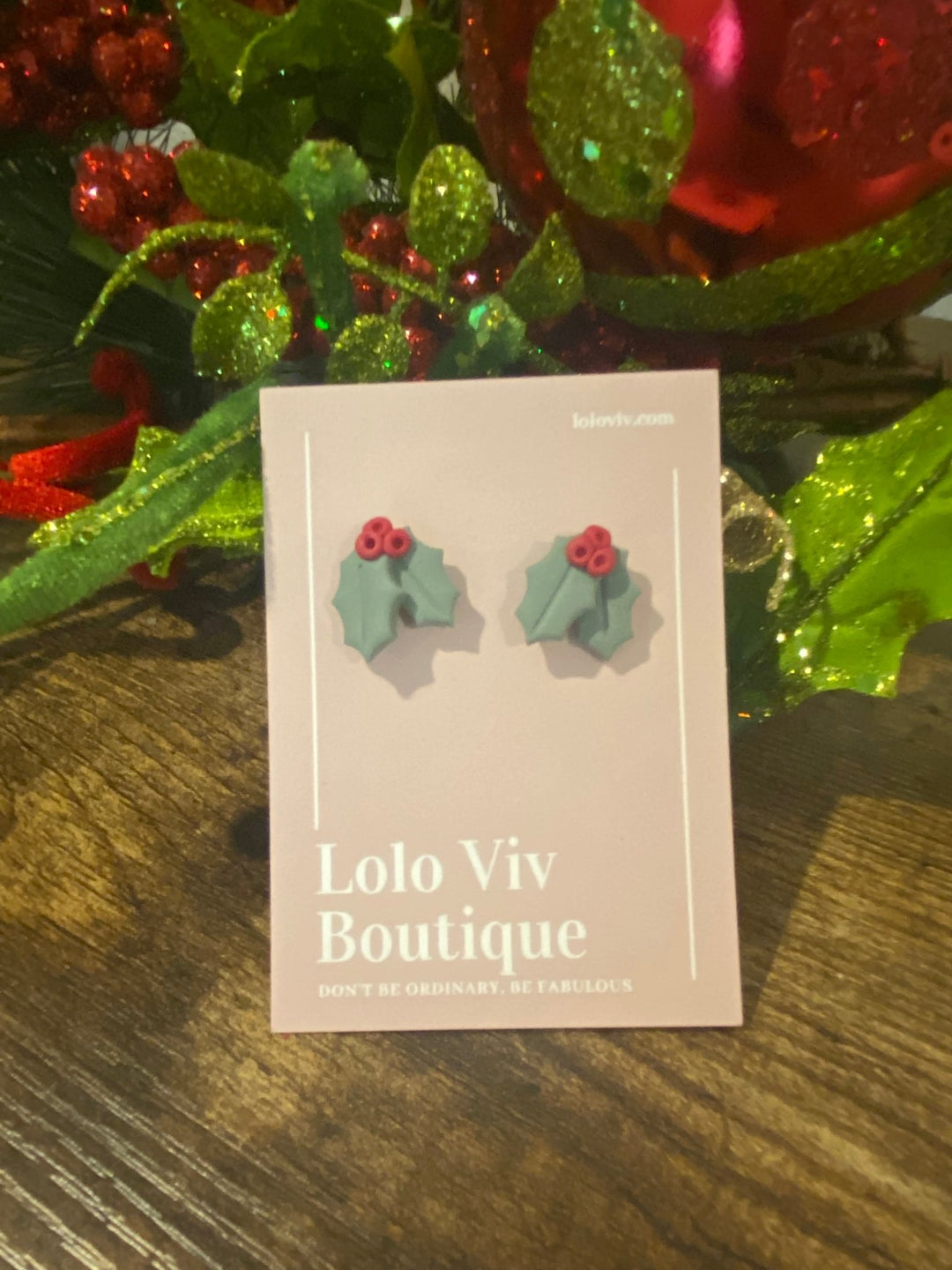 Mistletoe Holiday Earrings - Lolo Viv Boutique