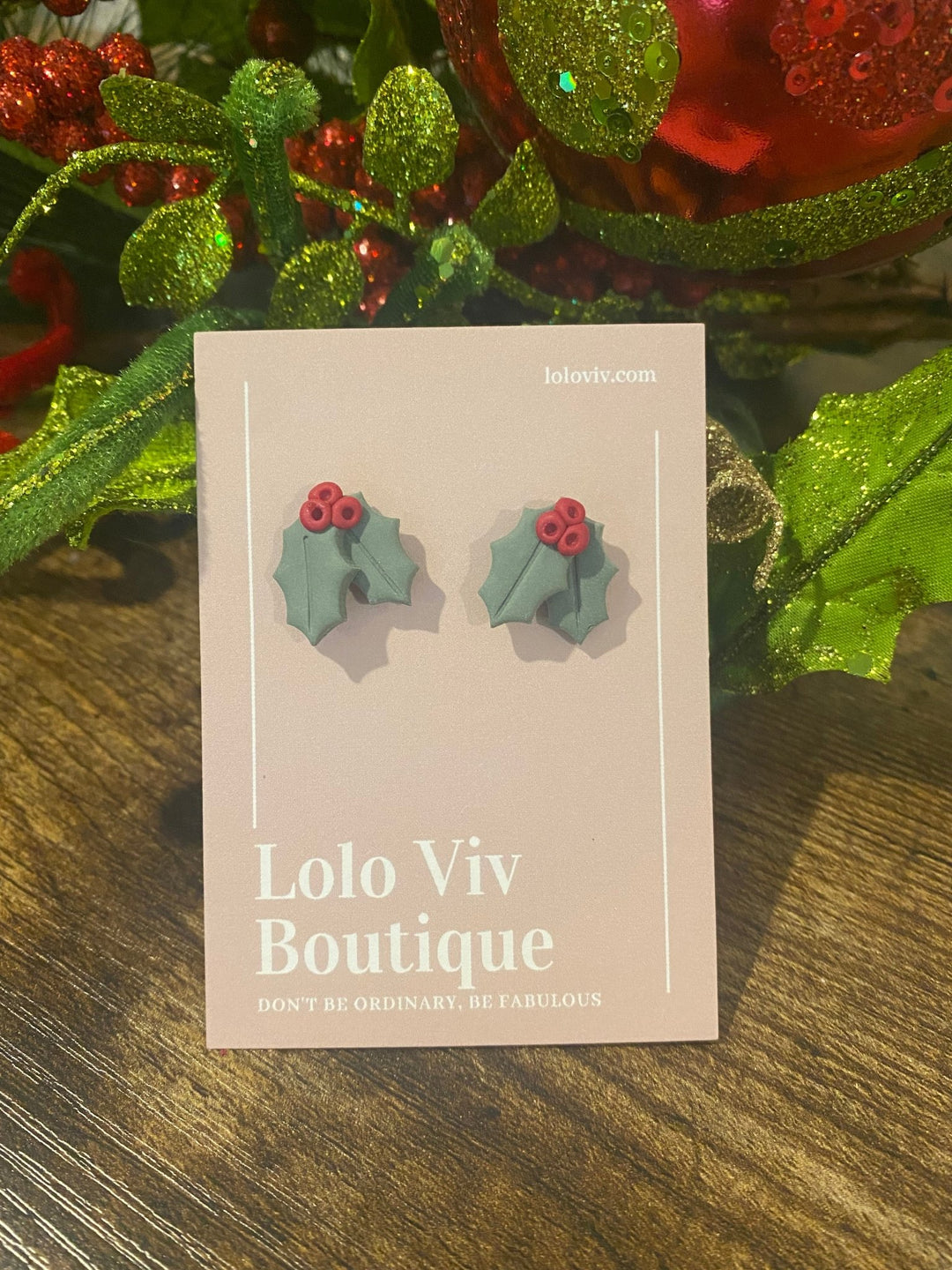 Mistletoe Holiday Earrings - Lolo Viv Boutique