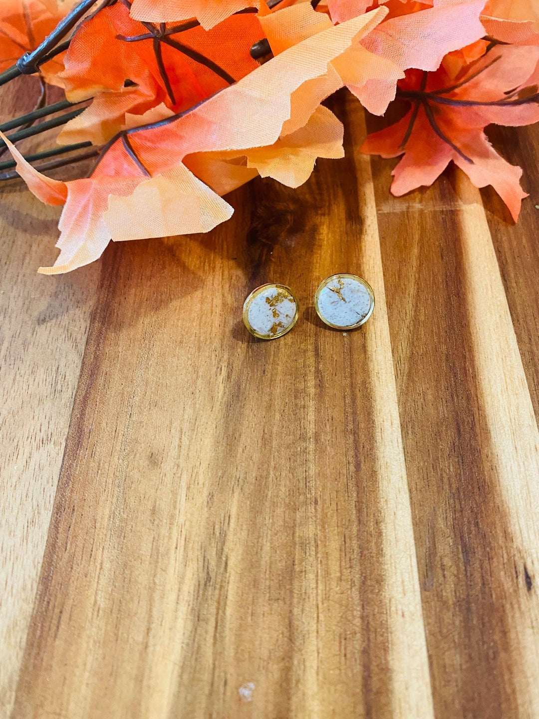 White & Gold Fleck Circle Stud Earrings - Lolo Viv Boutique