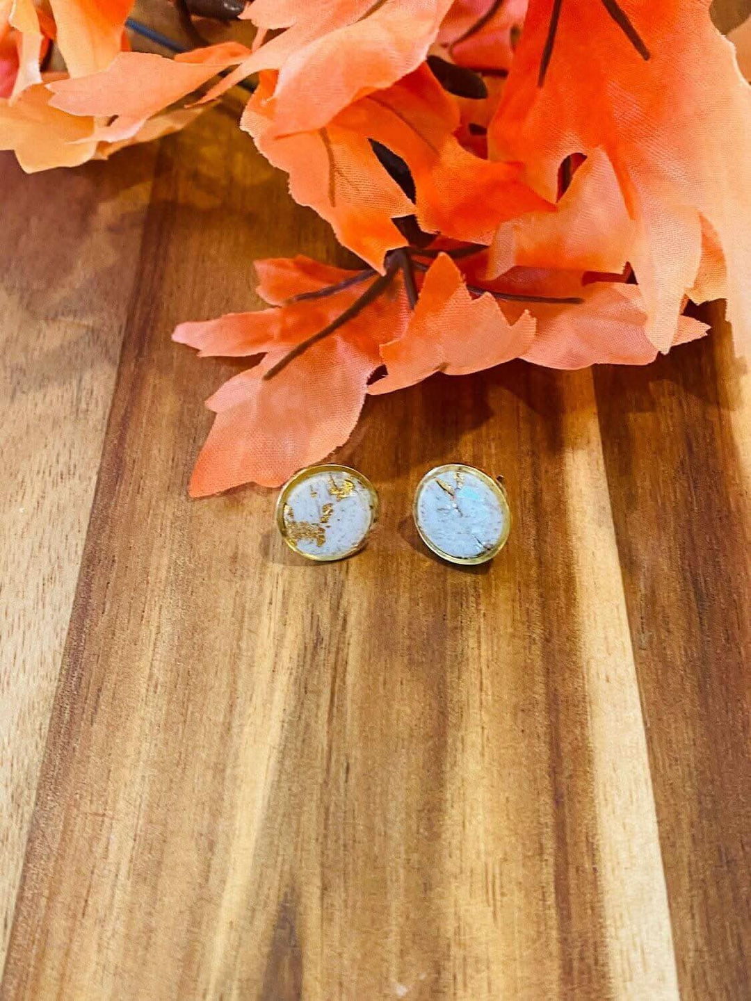 White & Gold Fleck Circle Stud Earrings - Lolo Viv Boutique