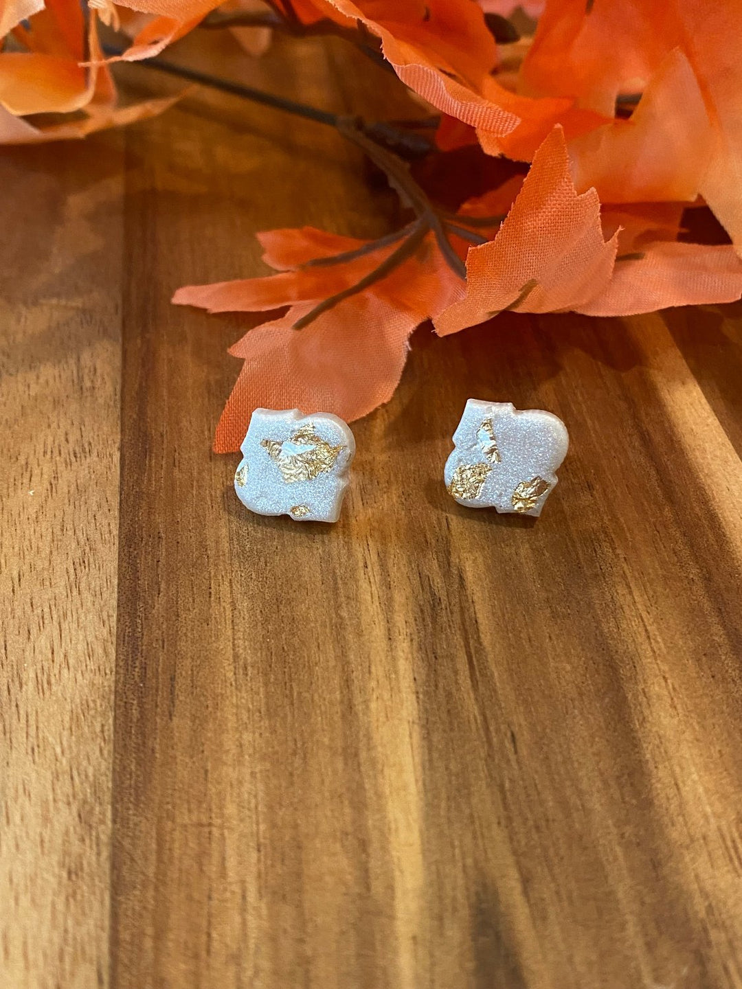 White & Gold Fleck Spade Stud Earrings - Lolo Viv Boutique